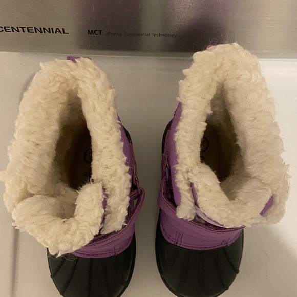 Cat & Jack Snow Boots size 7 - Picture 2 of 4